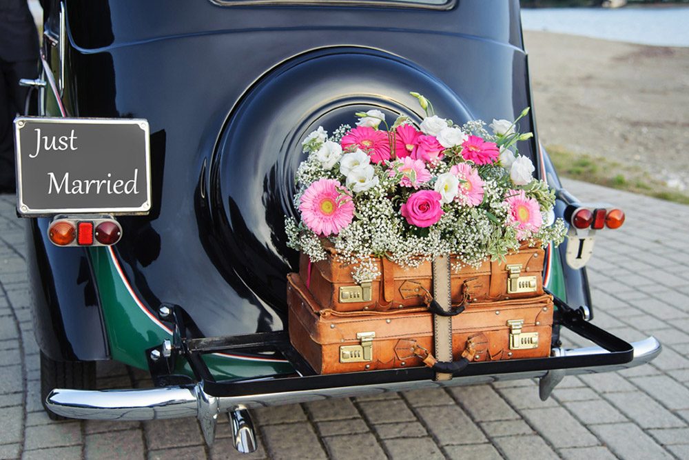 Decorating The Wedding Vehicle